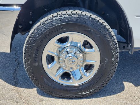 Used 2023 RAM 2500 Tradesman w/ Chrome Appearance Group AWD/4WD image 10