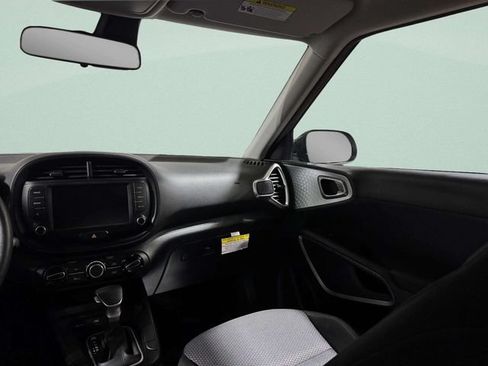 Used 2025 Kia Soul LX w/ LX Technology Package FWD image 12