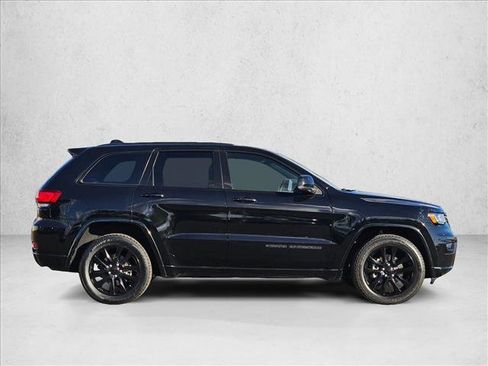 Used 2019 Jeep Grand Cherokee Altitude AWD/4WD image 4
