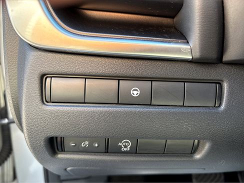 Used 2023 Nissan Rogue SV image 8