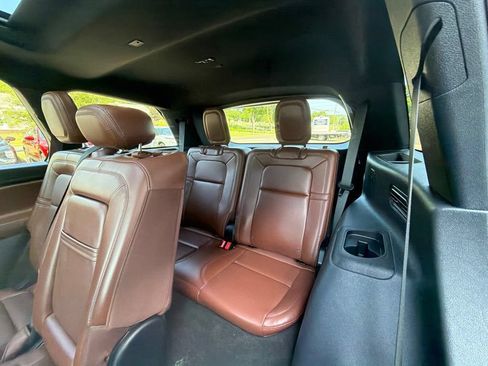 Used 2025 Lincoln Aviator Reserve AWD/4WD image 35