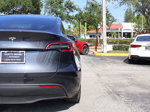 Used 2024 Tesla Model Y 2WD image 24