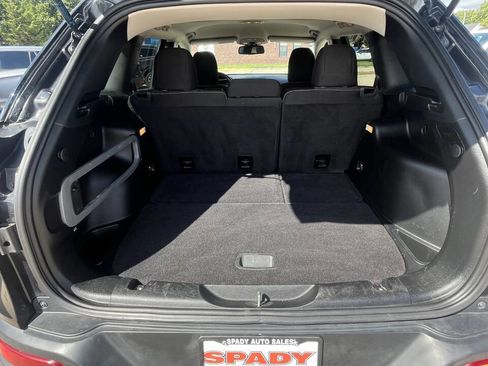 Used 2015 Jeep Cherokee Latitude w/ Cold Weather Group image 19