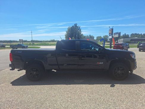 Used 2017 Chevrolet Colorado Z71 w/ Z71 Midnight Edition AWD/4WD image 3