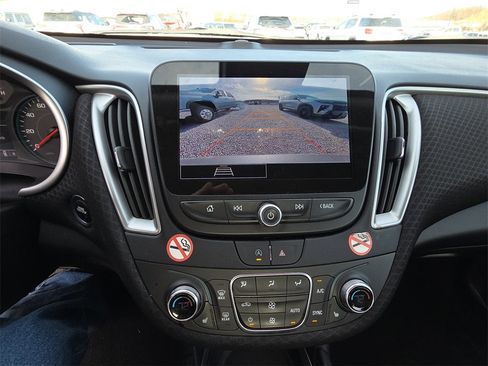 Used 2025 Chevrolet Malibu LT image 11