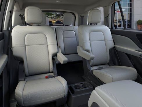 New 2026 Lincoln Aviator 2WD w/ Jet Appearance Package image 11