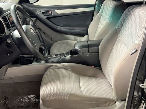 Used 2006 Toyota 4Runner SR5 AWD/4WD image 13