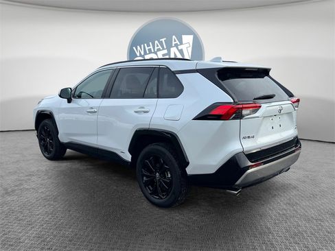 Used 2025 Toyota RAV4 SE image 6