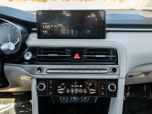 Used 2025 Genesis G70 2.5T image 20