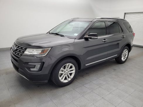 Used 2017 Ford Explorer XLT w/ Equipment Group 202A FWD image 2