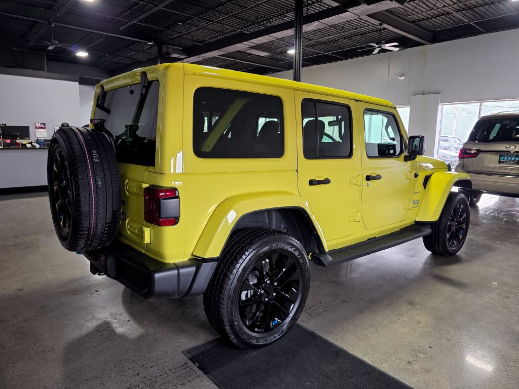 Used 2023 Jeep Wrangler Unlimited Sahara AWD/4WD image 4