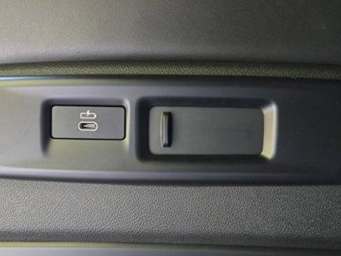 Used 2020 BMW X6 M50i w/ Executive Package image 18