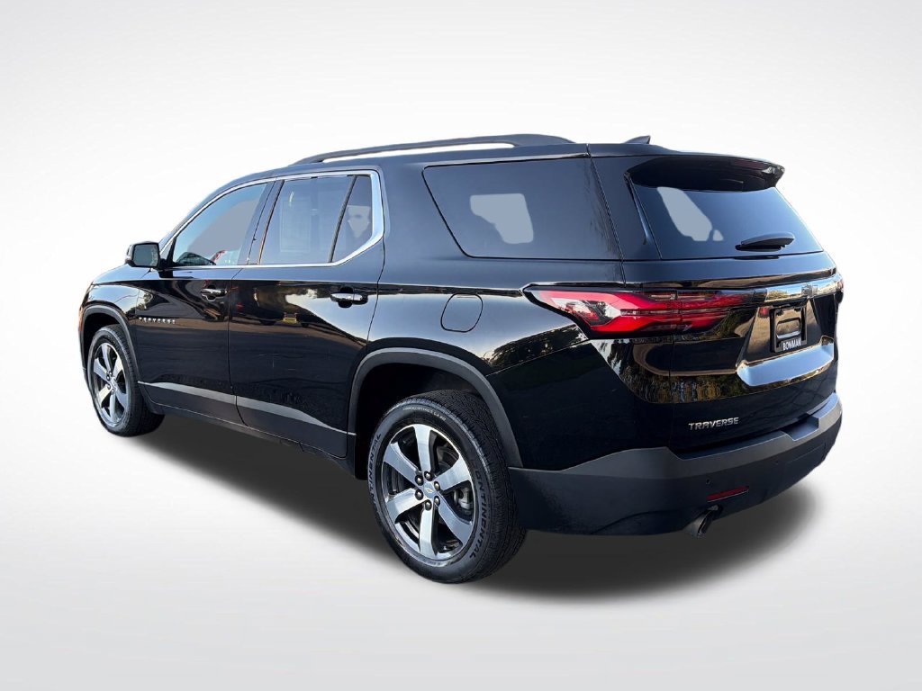 Used 2023 Chevrolet Traverse LT w/ LT Premium Package FWD image 3