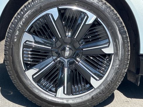 Used 2025 Cadillac Escalade IQ Sport 2 image 40