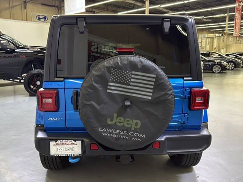 Used 2022 Jeep Wrangler Unlimited Sahara w/ Cold Weather Group AWD/4WD image 11