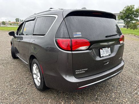 Used 2020 Chrysler Pacifica Limited FWD image 8