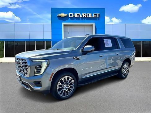Used 2025 GMC Yukon XL Denali AWD/4WD image 7