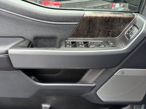 Used 2024 Ford F350 Lariat image 11