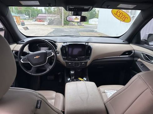 Used 2022 Chevrolet Traverse LT FWD image 13