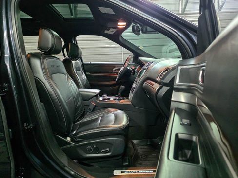 Used 2017 Ford Explorer Platinum image 14