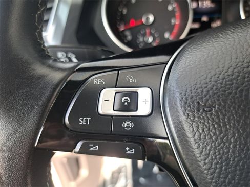 Used 2021 Volkswagen Tiguan SE R-Line image 16