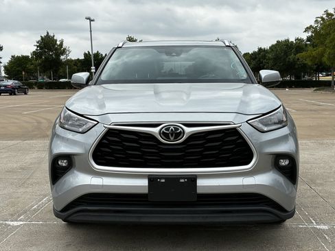 Used 2020 Toyota Highlander XLE FWD image 13