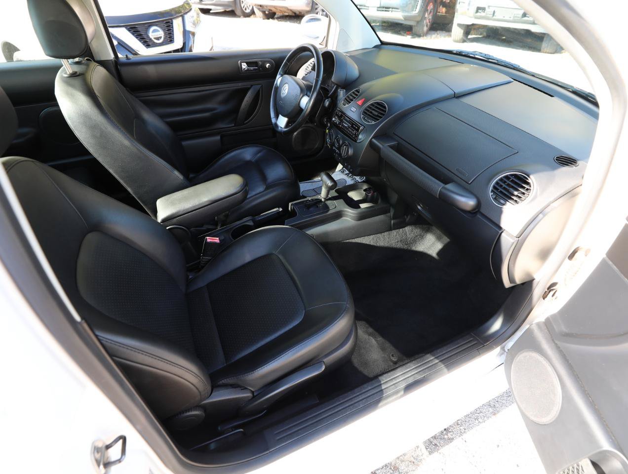 Used 2009 Volkswagen Beetle S FWD image 10