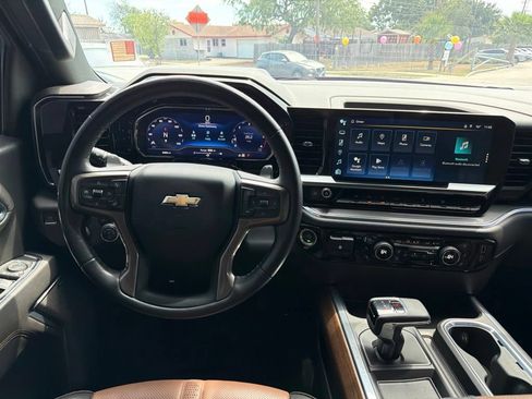 Used 2023 Chevrolet Silverado 1500 High Country w/ High Country Premium Package AWD/4WD image 23