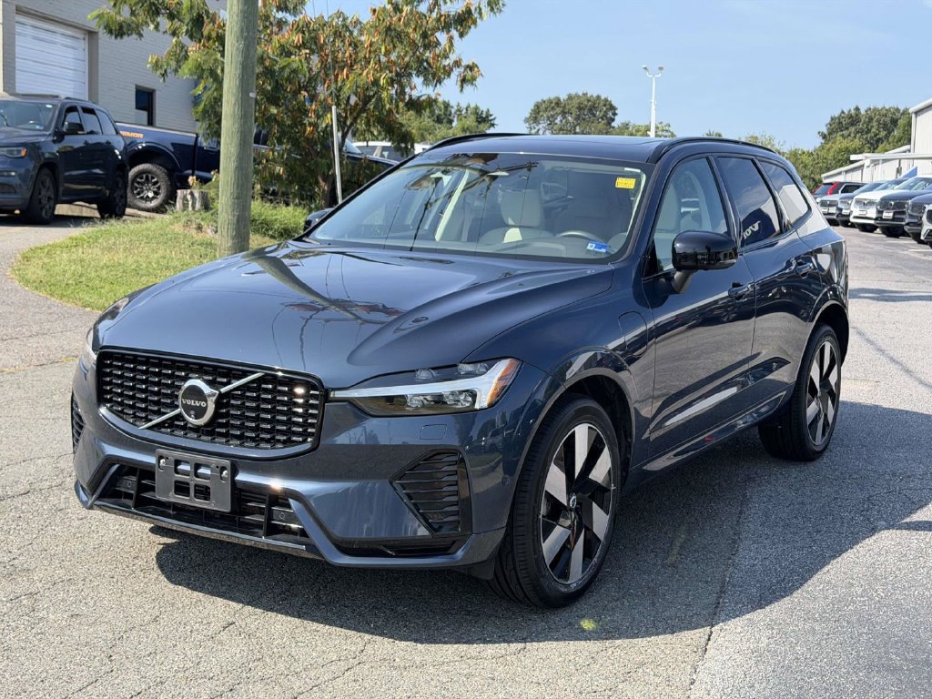 Used 2024 Volvo XC60 T8 Plus w/ Protection Package Premier AWD/4WD image 23