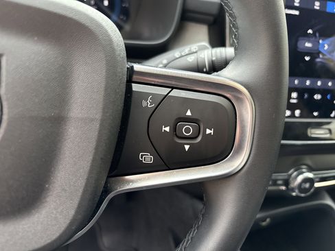 Used 2025 Volvo XC40 B5 Plus image 20