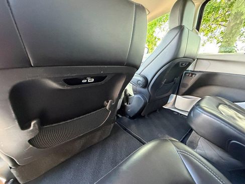 Used 2023 Chrysler Pacifica Touring-L FWD image 19