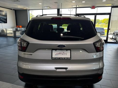 Used 2017 Ford Escape SE w/ Equipment Group 201A FWD image 3