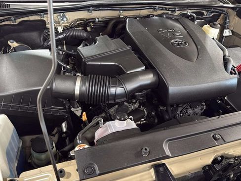 Used 2019 Toyota Tacoma SR5 AWD/4WD image 37