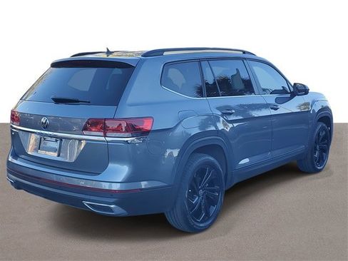 Certified 2023 Volkswagen Atlas SE w/ Black Wheel Package image 4