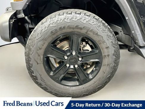 Used 2022 Jeep Wrangler Unlimited Sahara AWD/4WD image 38