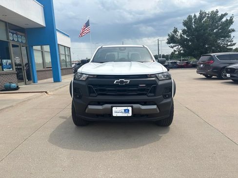 Used 2024 Chevrolet Colorado Trail Boss w/ Advanced Trailering Package AWD/4WD image 2