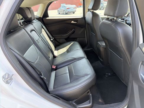 Used 2016 Ford Focus SE w/ Equipment Group 201A FWD image 14