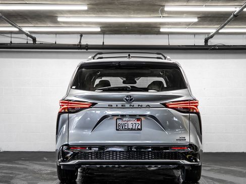 Used 2021 Toyota Sienna XSE image 4