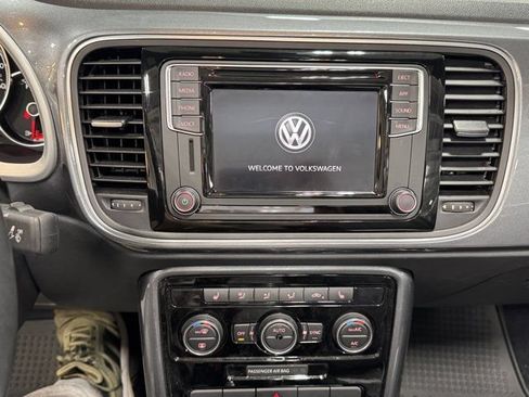 Used 2019 Volkswagen Beetle 2.0T SE FWD image 18