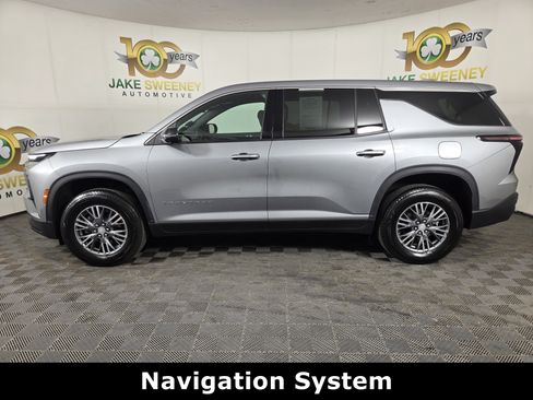 Used 2024 Chevrolet Traverse LS FWD image 4