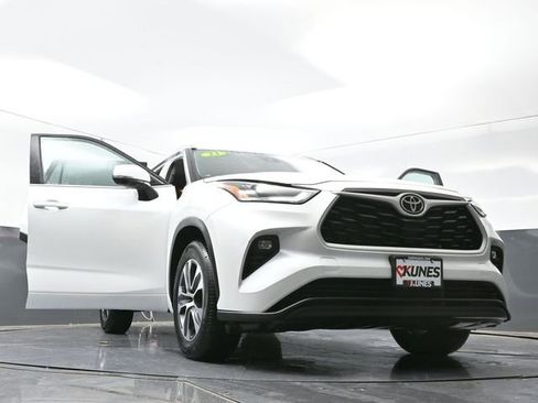 Used 2023 Toyota Highlander XLE FWD image 76