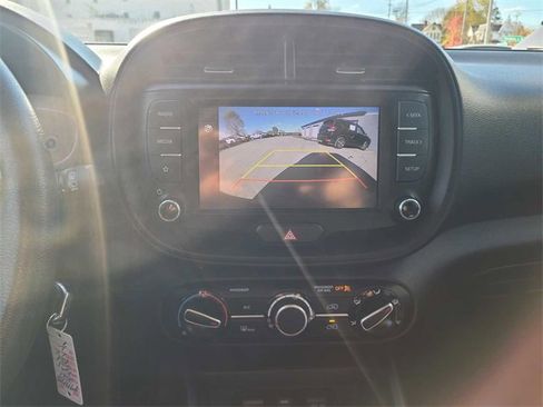 Used 2023 Kia Soul LX image 28