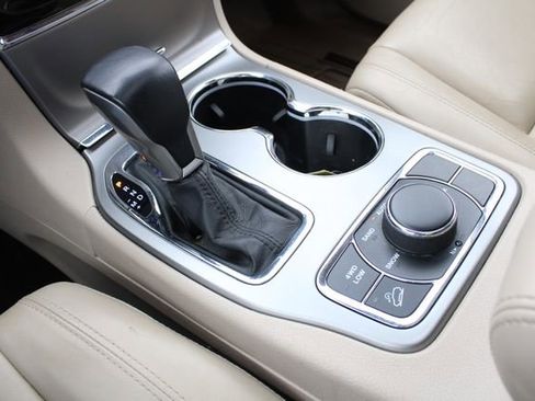 Used 2020 Jeep Grand Cherokee Limited AWD/4WD image 18