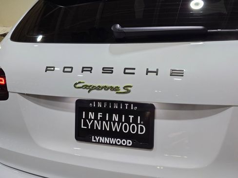 Used 2017 Porsche Cayenne S Platinum w/ Premium Package Plus (Pjy) image 26