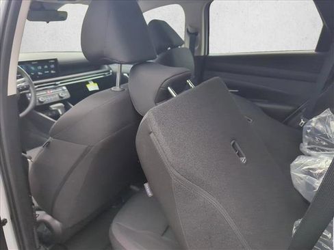 Certified 2025 Hyundai Tucson SE image 18