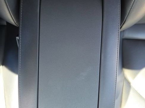 Used 2021 Toyota Highlander XLE AWD/4WD image 30