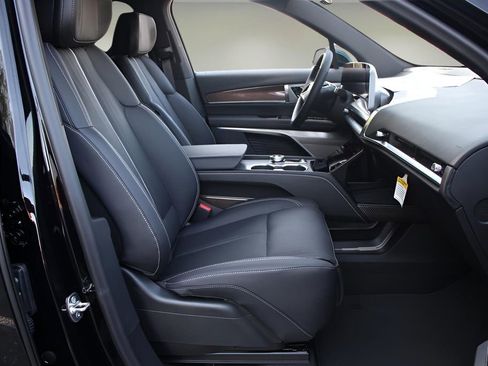 New 2026 Cadillac Vistiq Luxury AWD/4WD image 17