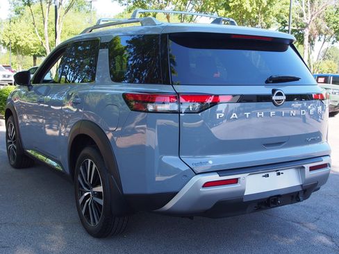 Used 2025 Nissan Pathfinder Platinum FWD image 5