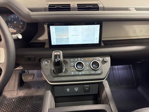 Used 2024 Land Rover Defender 110 S image 16