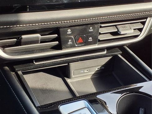 Used 2024 Volkswagen Atlas SE image 6